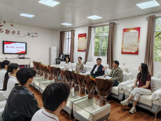 暖心慰问鼓干劲 砥砺奋进创佳绩——校长姚远看望慰问智能建造学院竞赛优秀师生